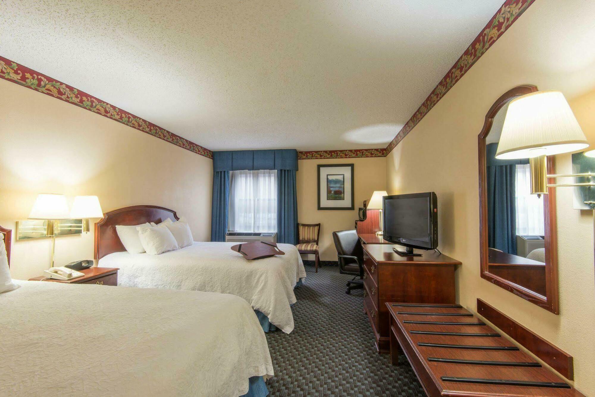 Hotel Hampton 3*