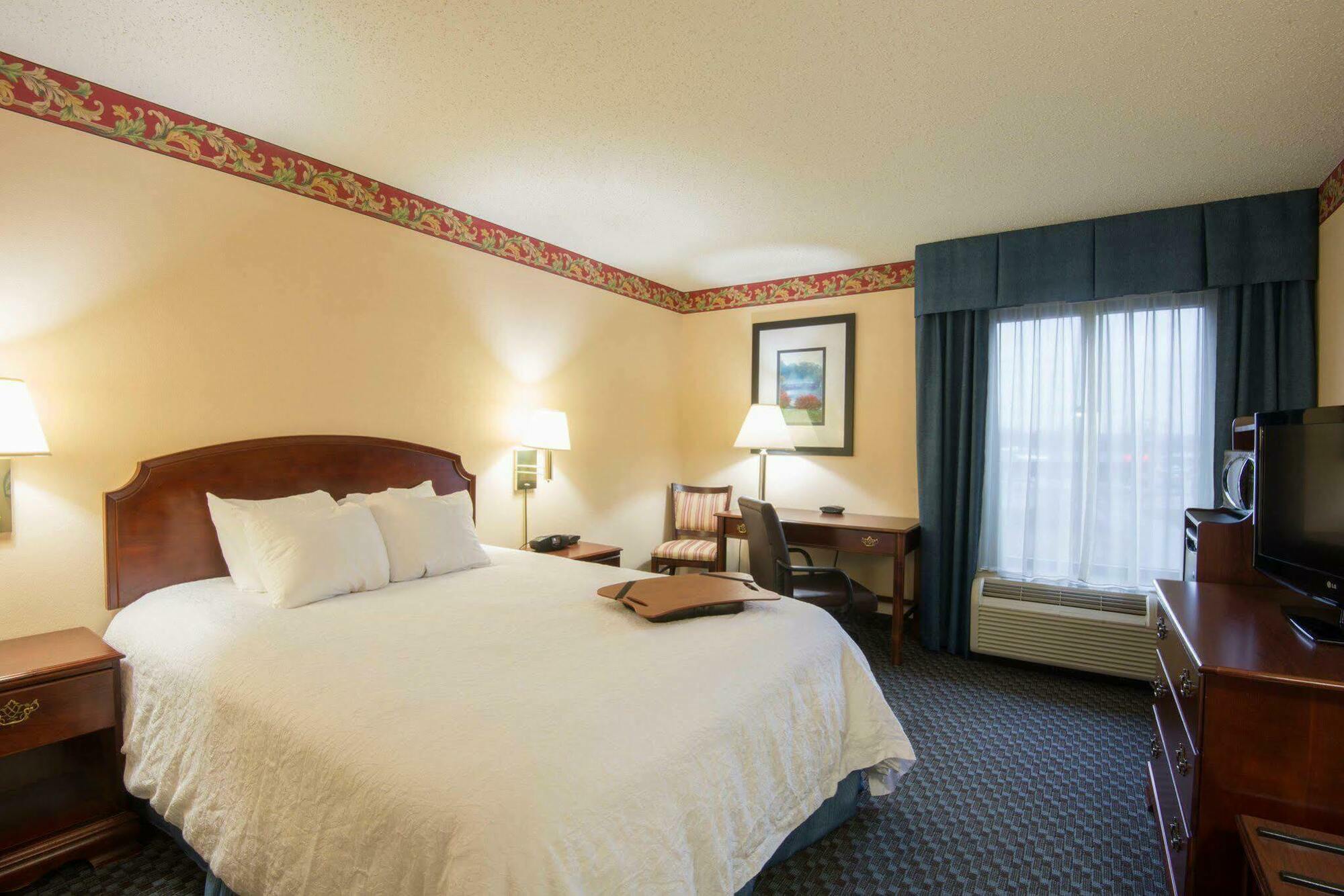 Hotel Hampton 3*